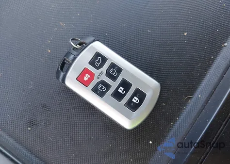 2016 Toyota Sienna Xle 8 Passenger z USA, uszkodzony, nr VIN 5TDYK3DC7GS701595